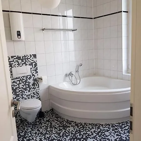 Charl Aparten Si * האם